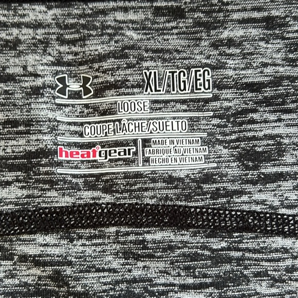 5 Under Armour Drifit Heat Gear assorted tshirts and one waffle knit - Picture 8 of 11